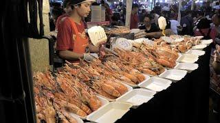 Stroll through Bangkok's famous night market