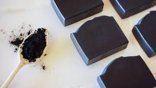 Homemade activated charcoal soap // Natural cold process recipe