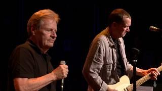 Delbert McClinton - Oughta Know  (eTown webisode #1284)