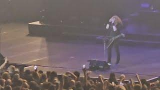 Dave Mustaine Seperates 2 "Cousins" That Are Fighting During Concert The Armory In Minneapolis!