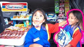 LEIKA BECOMES A MOVING INDOMARET CASHIER, WHO WANTS TO BUY??