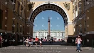 Alexander column through Arch of General staff building and tourists in the summer