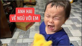 Anh Hai sang nhà hai chị ngủ, Trà Sữa khóc kêu về cho bằng được vì nhớ anh Hai lắm…