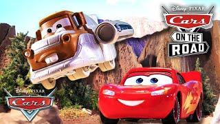 Gare di corse di auto su strada con Saetta McQueen e Cricchetto | Pixar Cars #ADV