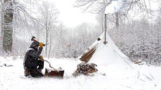 Heißes Zeltlager im Schneesturm | Neues Campingzelt | Holzofen