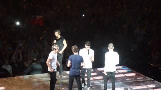 One Direction - Montreal's Bell Centre - Talk + Twitter Questions