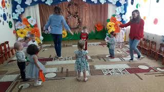 танец с платочками) детский сад. малыши. 4 марта 2019г.