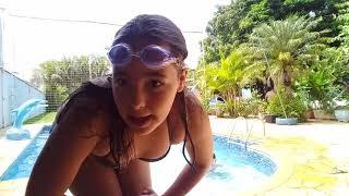 Brincando na piscina