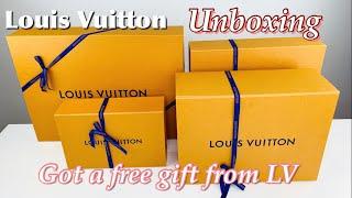 Louis Vuitton Unboxing~ Canvas & Leather products! Got a small gift from Louis Vuitton~