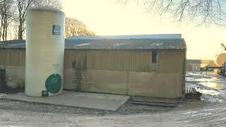 Liquid fertiliser tank installation