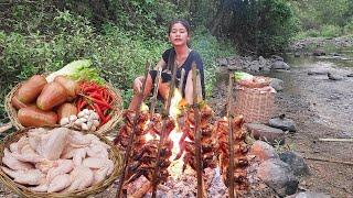 Chicken wing roast with Hot spicy chili recipe for dinner, Survival cooking in forest