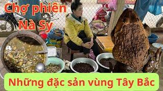 Khám phá chợ phiên với nhiều đặc sản của Tây Bắc.