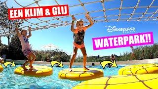 KLIMMEN in een MEGA WATERPARK! [Met Glijbanen, Klimmuur, Stroomversnelling en Meer] DeZoeteZusjes