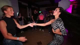 Si Tu La Quieres - Gatica & Lola  Bachata Social Dancing (stereo by TheVideoSelection)