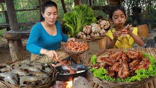 Survival skills-Cooking crispy shrimp with Garlic for special recipe- Yummy shrimp for survival food