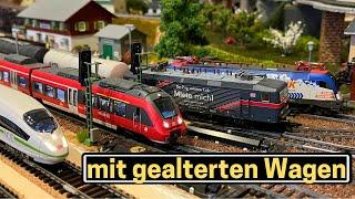 Gealterte Wagen im bunten Bahnbetrieb