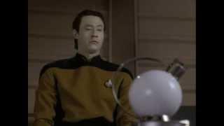 Riker and Data discuss time.
