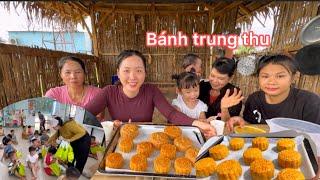 Hôm nay Mai phát quà Trung thu cho lớp Bối / Lần Đầu làm bánh trung thu