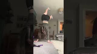 How to do a handstand: easy ,simple : have fun guys 