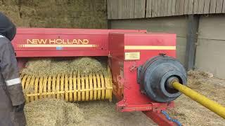 NEW HOLLAND 565 BALER WORKING VIDEO