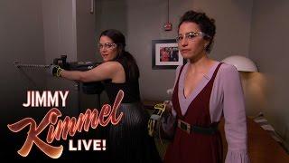 Abbi Jacobson & Ilana Glazer Peek into Chris Hemsworth's Dressing Room