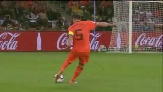 Giovanni Van Bronckhorst long shot goal vs Uruguay