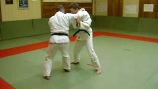 Kouchi Gari attack with top grip Harai Goshi finish.AVI