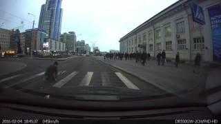 Видео с авторегистратора - день, когда лезут под колеса.