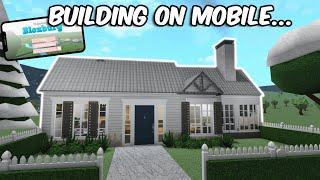 BUILDING A BLOXBURG HOUSE ON MOBILE