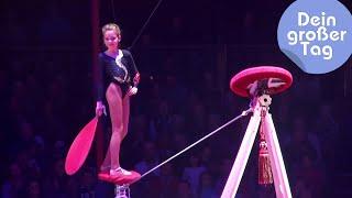 Balanceakt im Circus Roncalli - Romy als Zirkusartistin | Dein großer Tag