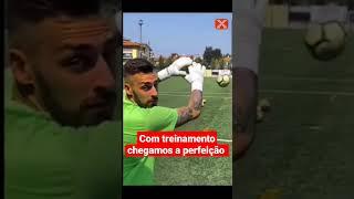 Treinando o goleiro #football #viral #memes