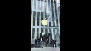 Внутри Apple Store в Нью-Йорке