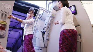 Pramugari Cantik Batik Air Saat Menutup Pintu Pesawat Airbus A330-300 Rute Jakarta-Medan