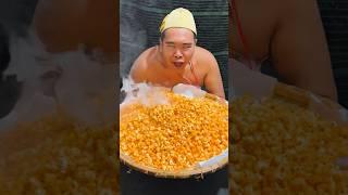 ToRung comedy: Ohio baby eats popcorn