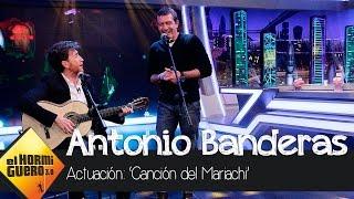 Antonio Banderas y Pablo Motos hacen una versión de la canción del Mariachi en El Hormiguero 3.0