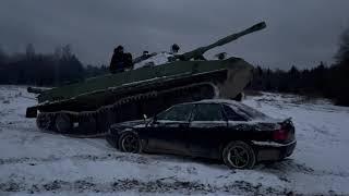 Раздавить машину танком СПб. Танк ПТ-76 давит ауди.