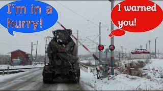 Crazy Russian drivers at a railway crossing! Epic moments from the life of losers!