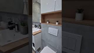 Стильный дизайн ванной комнаты в сочетании мрамора с деревом