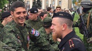 Боевики «Гиви» и «Моторола» встретились на параде в Донецке