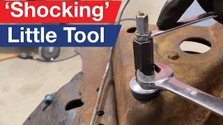 How to remove / install a shock absorber with this special tool.