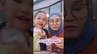 KENAPA CEWEK KALAU MAKAN KEPALANYA GOYANG? #shortviral #anakjajan #kakakadik #mochiviral #mochi