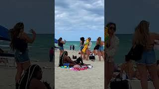  Sunny day at 𝐌𝐈𝐀𝐌𝐈 𝐁𝐄𝐀𝐂𝐇  Bikini Beach walk !!