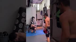 NGINTIP AZKA CORBUZIER LATIHAN BOXING, KOK SEREM YAH?! #shorts #azkacorbuzier #boxing