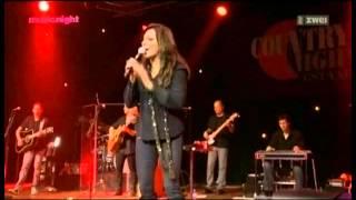 Martina McBride live  -   Pick me up on your way down