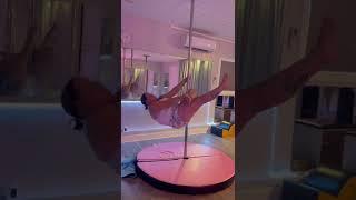 Pole Dance Class Cross Knee Move with Jacqueline Valdez Studio