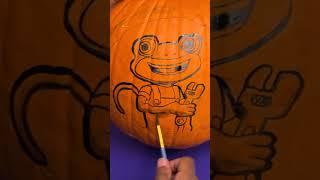 GECKO'S GARAGE PUMPKIN CARVING! | #shorts #halloween #pumpkincarving #pumpkins #diy #artsandcrafts