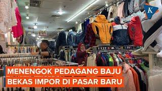 Penjual Pakaian Bekas Impor di Pasar Baru Masih Setia Menunggu Pembeli