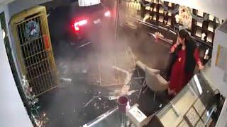 CAUGHT ON CAMERA | Thieves ram SUV into Montreal jewelry store