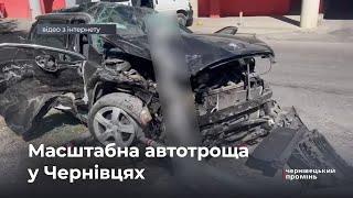 У масштабній автотрощі постраждали люди: на вулиці Пилипа Орлика трапилась аварія