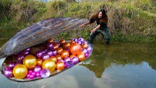 Uncover the mystery of treasure! The girl discovered a giant clam with charming pearls inside